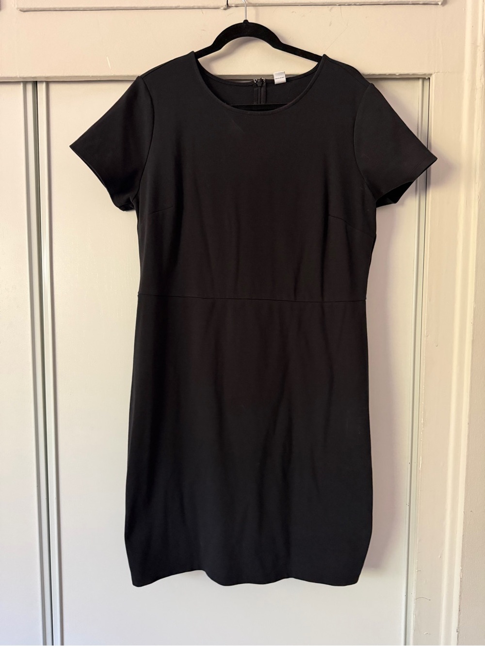 Old Navy Black Short-Sleeve Sheath Dress